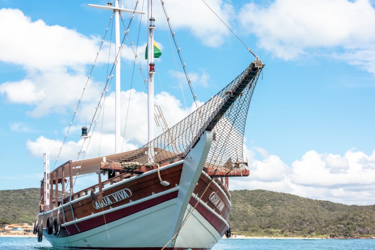 Timón del barco en Búzios